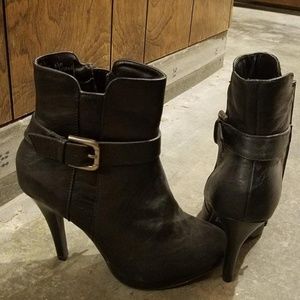 Kelly & Katie mid black boot size 6.5